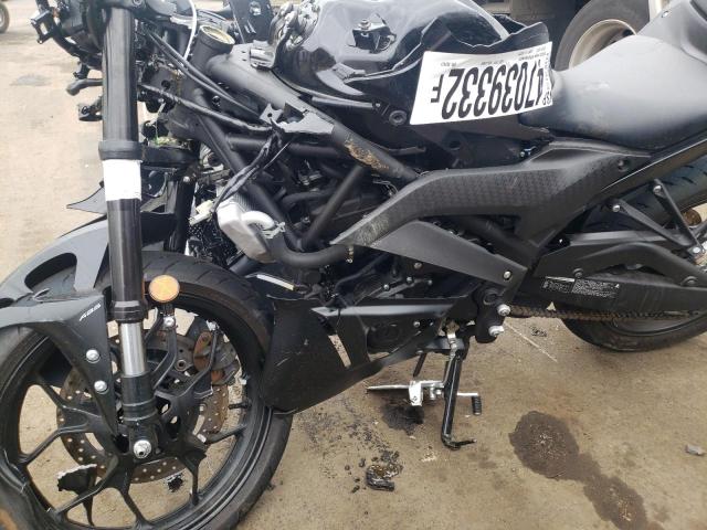 2021 YAMAHA YZFR3 A MH3RH18Y5MK007411