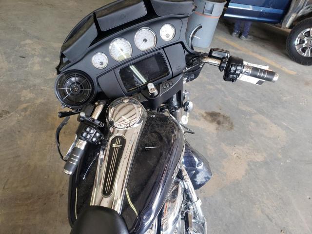 2019 HARLEY-DAVIDSON FLHX 1HD1KBC12KB680472
