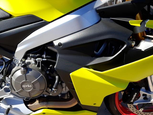 2022 APRILIA MOTORCYCLE ZD4KSUG04NS000101