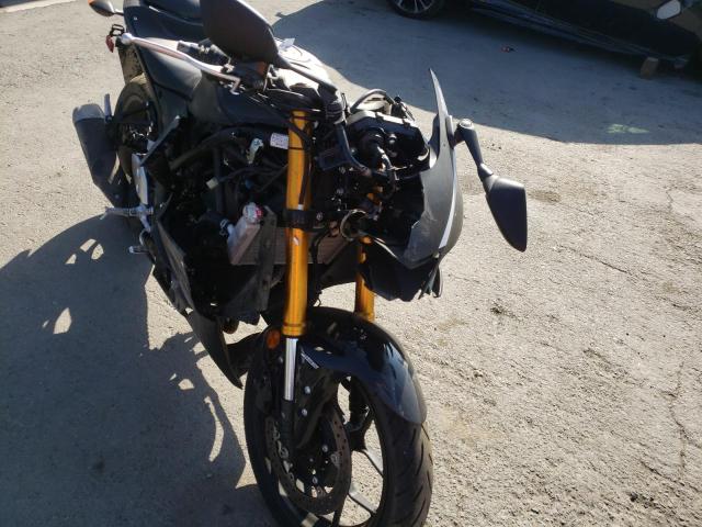 2019 YAMAHA YZFR3 A MH3RH18Y3KK002205