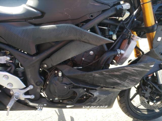 2019 YAMAHA YZFR3 A MH3RH18Y3KK002205