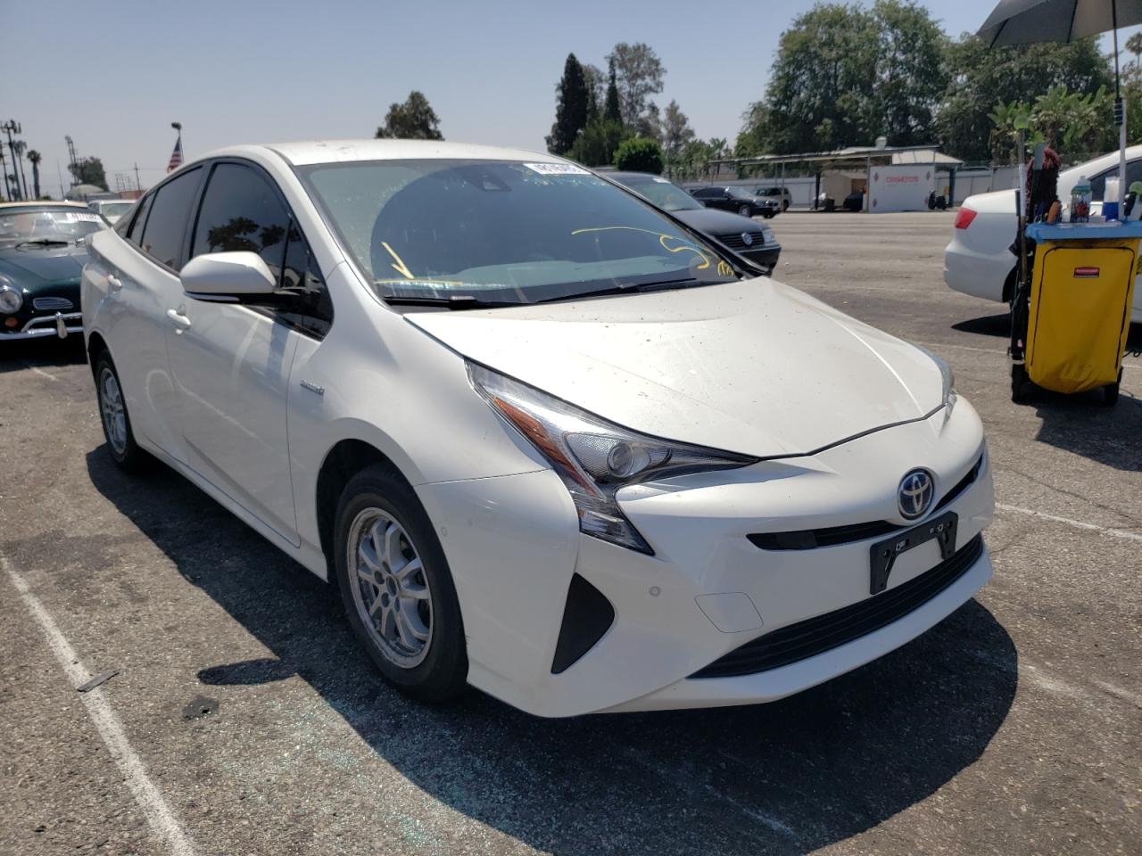 Toyota Prius 2018 Р±РµР»С‹Р№