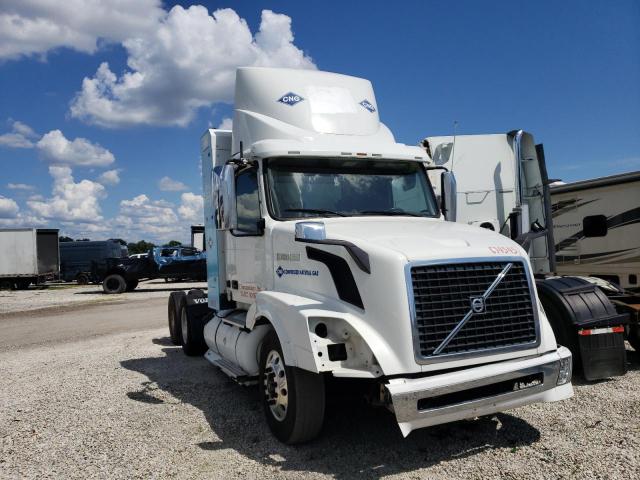 2015 VOLVO VN VNL 4V5NC9UG1FN913659