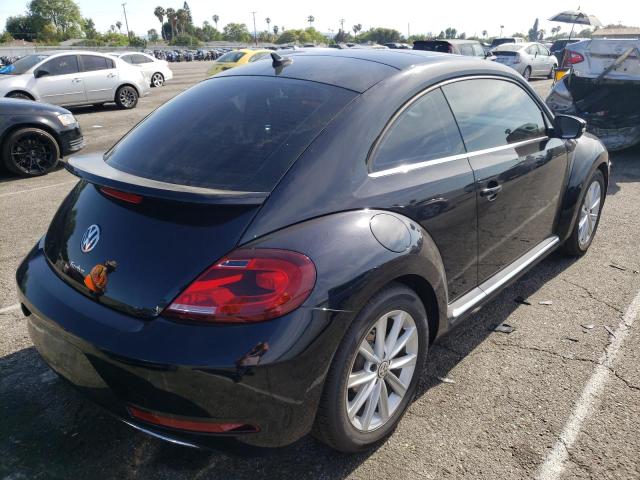 2018 VOLKSWAGEN BEETLE SE 3VWJD7AT4JM713358