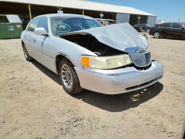 2001 Lincoln Town Car Signature