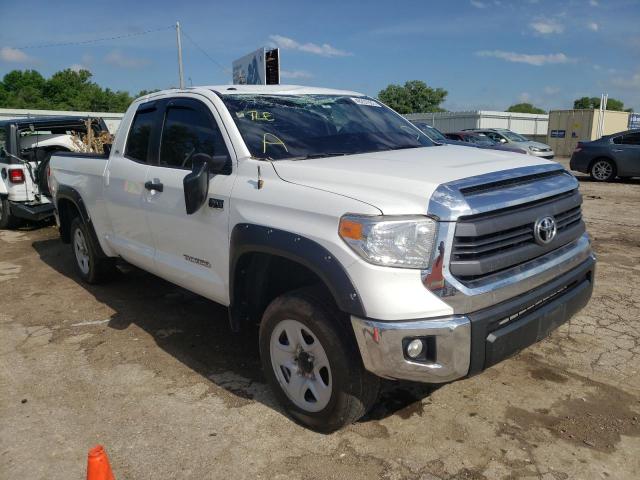 Vehiculos salvage en venta de Copart Wichita, KS: 2015 Toyota Tundra DOU