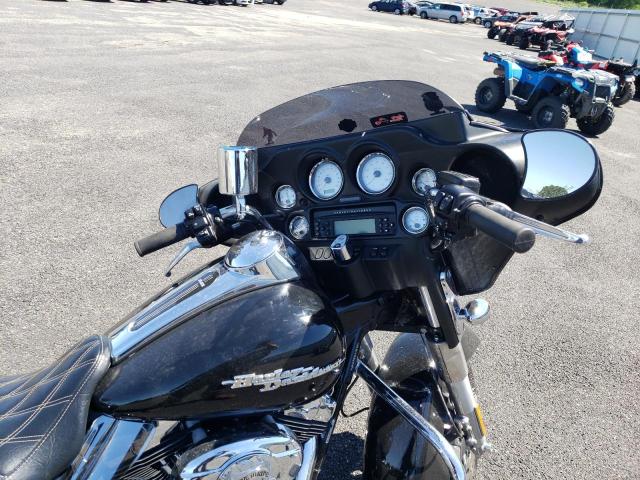 2010 HARLEY-DAVIDSON FLHX 1HD1KB416AB648072