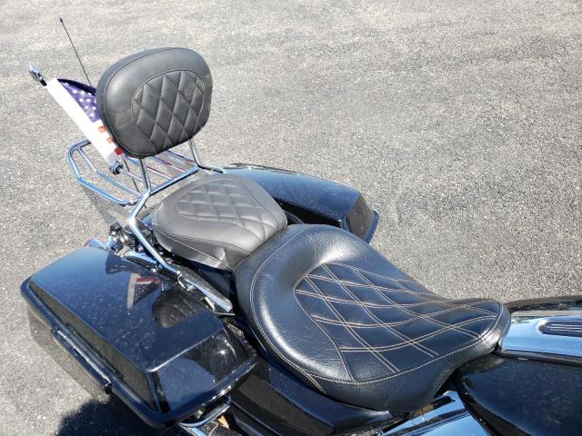 2010 HARLEY-DAVIDSON FLHX 1HD1KB416AB648072