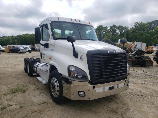 Salvage cars for sale from Copart Glassboro, NJ: 2016 Freightliner Cascadia 1