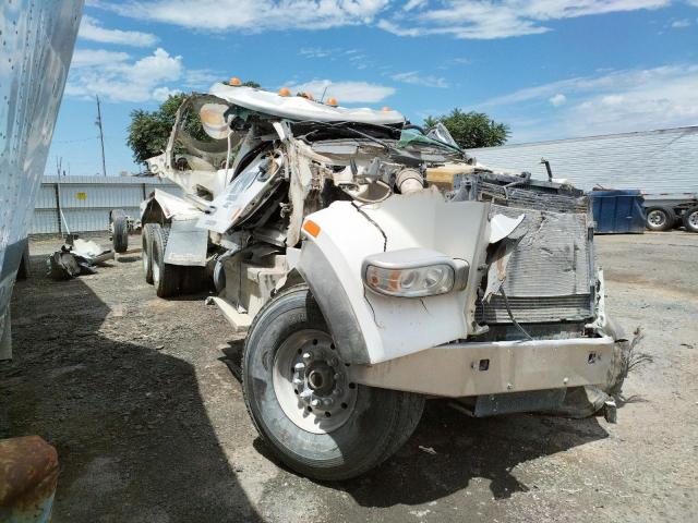 Salvage cars for sale from Copart Bakersfield, CA: 2016 Peterbilt 567