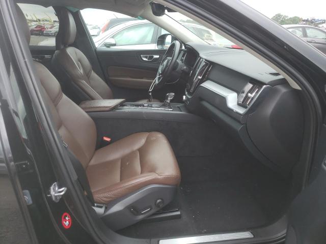 2018 VOLVO XC60 T5 LYV102RK9JB111056