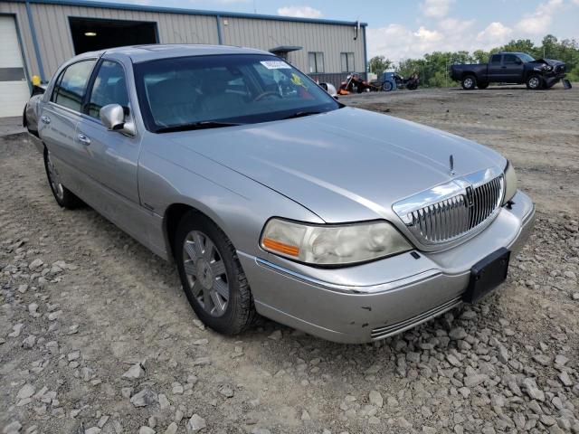 2003 Lincoln Town Car Signature