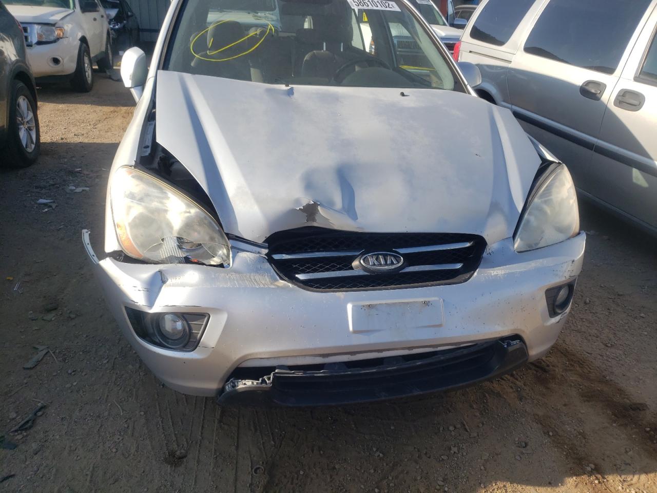 2007 Kia Rondo Base VIN: KNAFG525577024210 Lot: 58610102