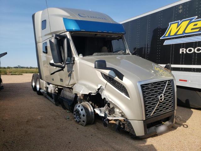Salvage cars for sale from Copart Colorado Springs, CO: 2022 Volvo VN VNL