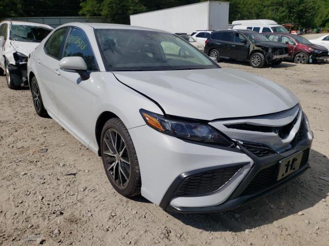 Salvage cars for sale from Copart Mendon, MA: 2022 Toyota Camry SE