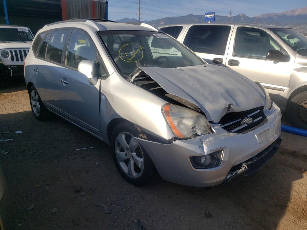 2007 Kia Rondo Base VIN: KNAFG525577024210 Lot: 58610102