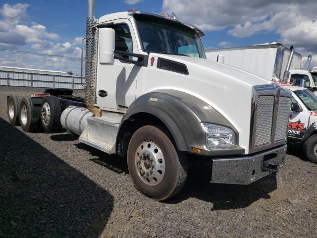 Salvage trucks for sale at Airway Heights, WA auction: 2016 Kenworth Construction
