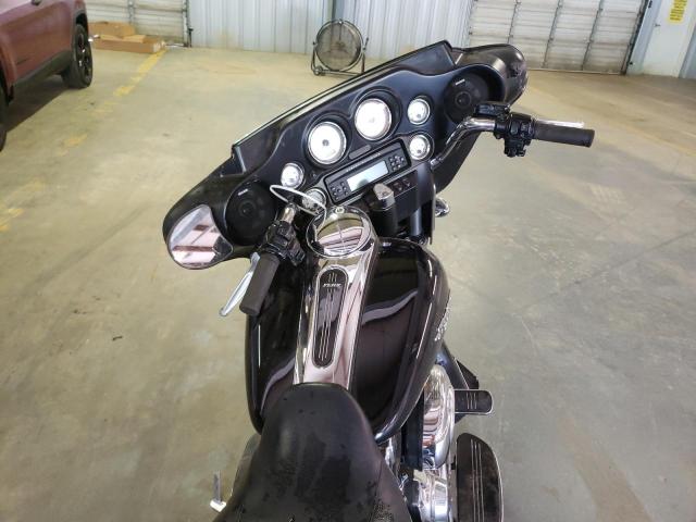 2011 HARLEY-DAVIDSON FLHX 1HD1KBM11BB667291