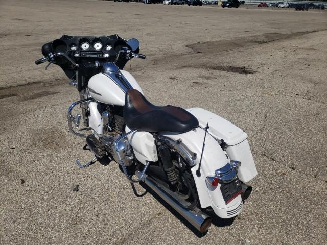 2011 HARLEY-DAVIDSON FLHX 1HD1KB415BB662823
