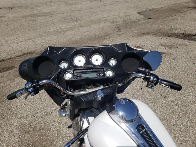 2011 HARLEY-DAVIDSON FLHX 1HD1KB415BB662823