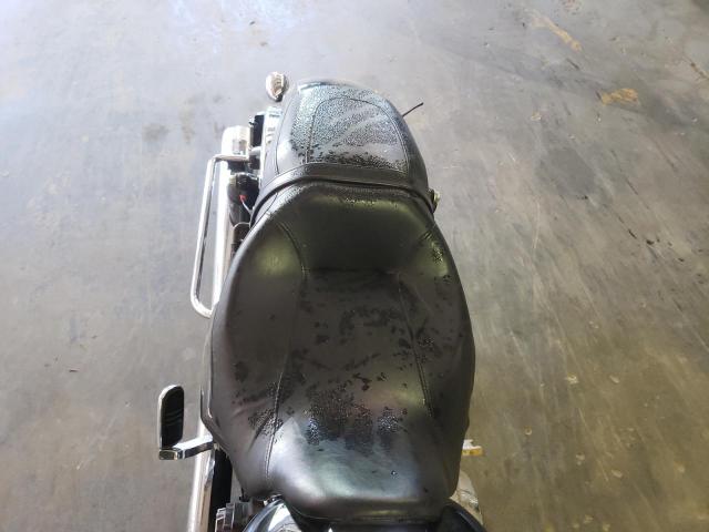 2011 HARLEY-DAVIDSON FLHX 1HD1KBM11BB667291