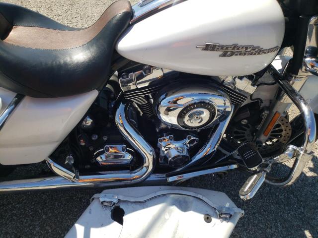 2011 HARLEY-DAVIDSON FLHX 1HD1KB415BB662823