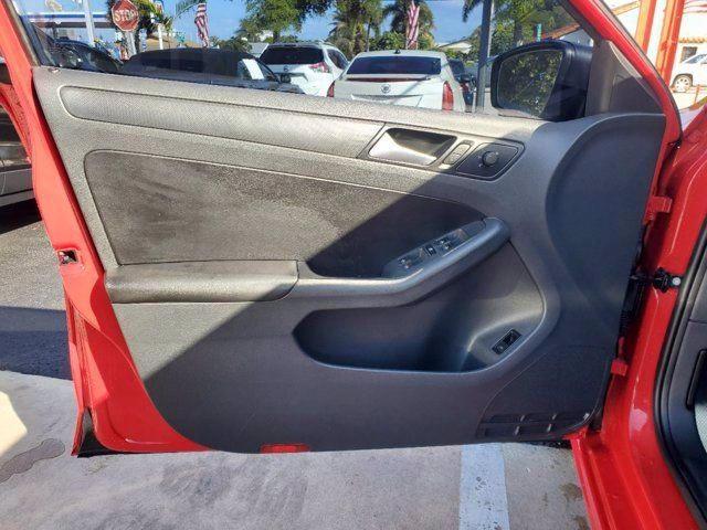 Седаны VOLKSWAGEN JETTA 2014 torna