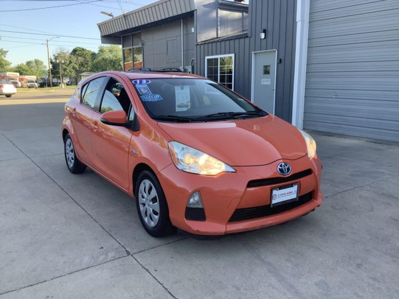 2013 Toyota Prius C VIN: JTDKDTB3XD1046053 Lot: 51760012