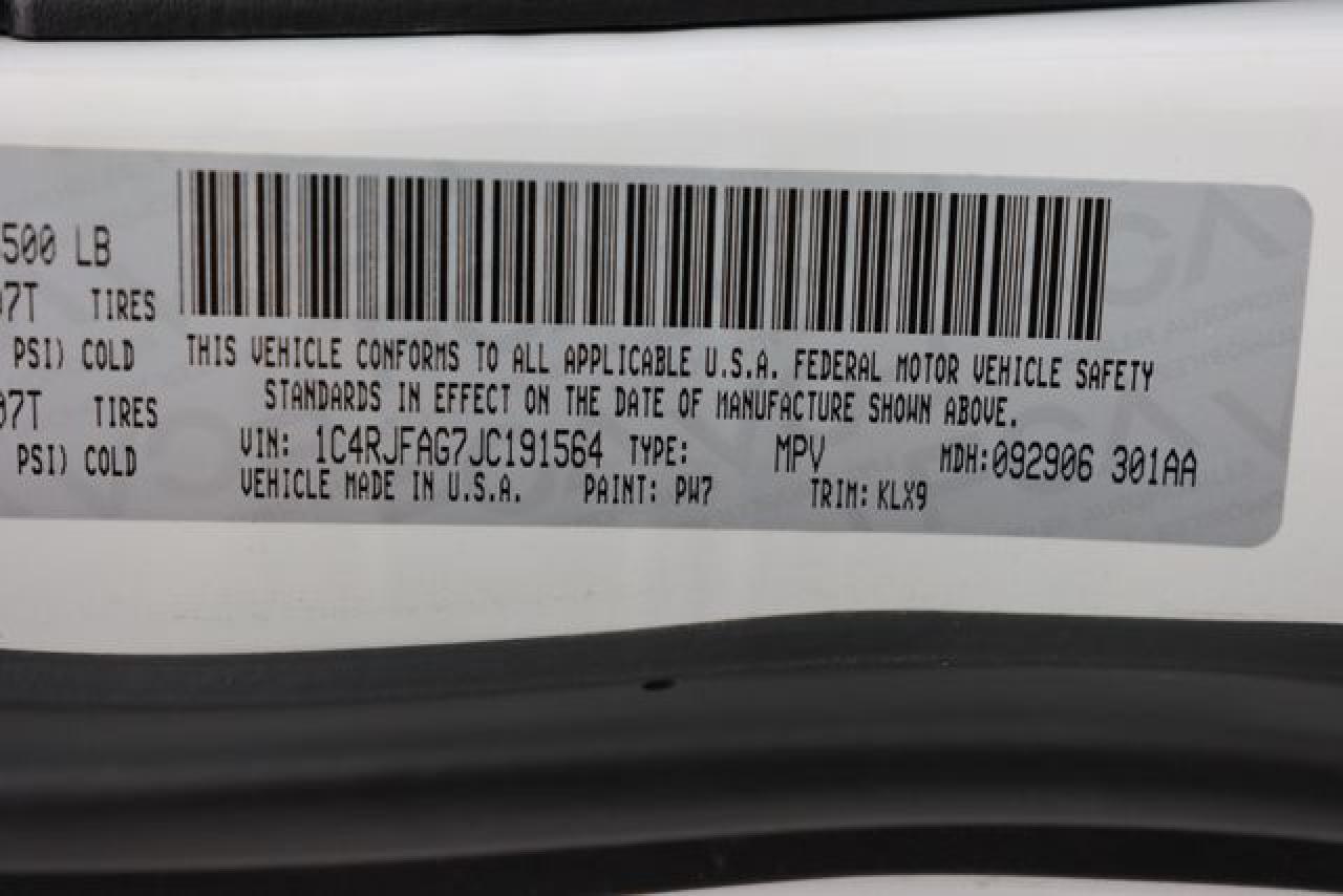 1C4RJFAG7JC191564 2018 Jeep Grand Cherokee Laredo