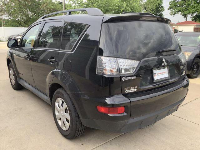 Паркетники MITSUBISHI OUTLANDER 2012 Чорний