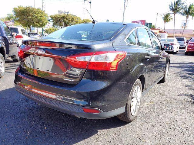 Седаны FORD FOCUS 2013 tuxed