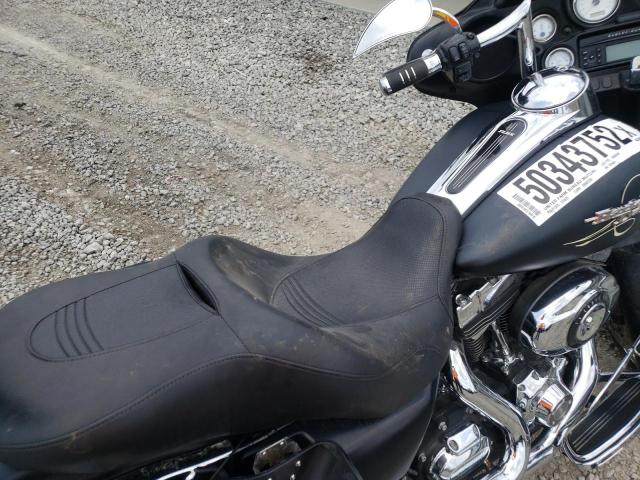 2010 HARLEY-DAVIDSON FLHX 1HD1KB411AB672439