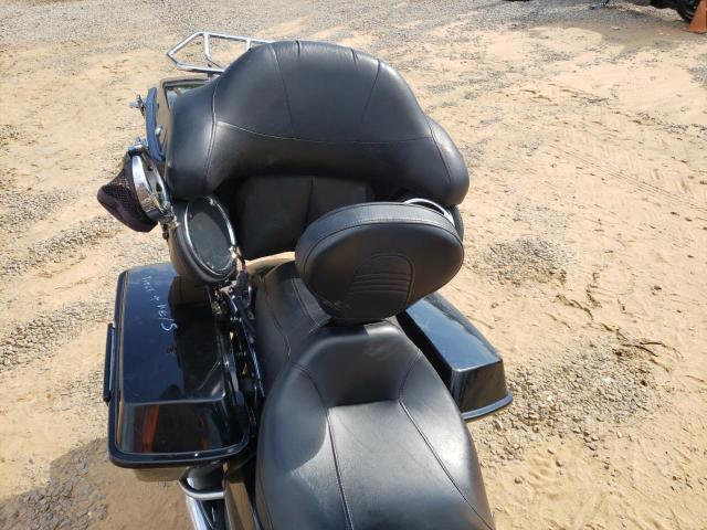 2011 HARLEY-DAVIDSON FLHX 1HD1KBM17BB650298