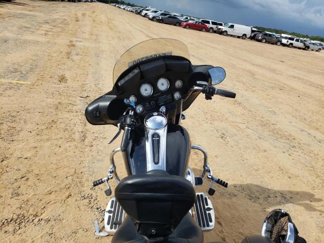 2011 HARLEY-DAVIDSON FLHX 1HD1KBM17BB650298
