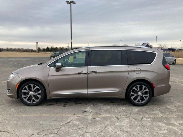 Минивэны CHRYSLER PACIFICA 2017 champ