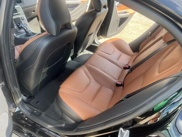 Седани VOLVO S60 2016 Чорний