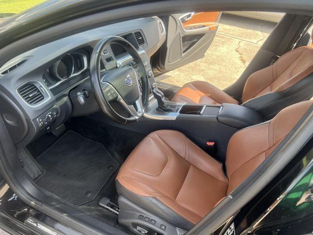 Седани VOLVO S60 2016 Чорний