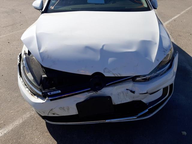 2018 VOLKSWAGEN E-GOLF SE WVWKR7AU7JW906945