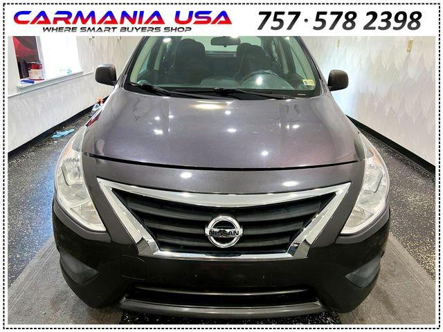 Седани NISSAN VERSA 2015 Сірий