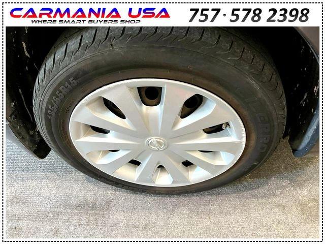 Седани NISSAN VERSA 2015 Сірий