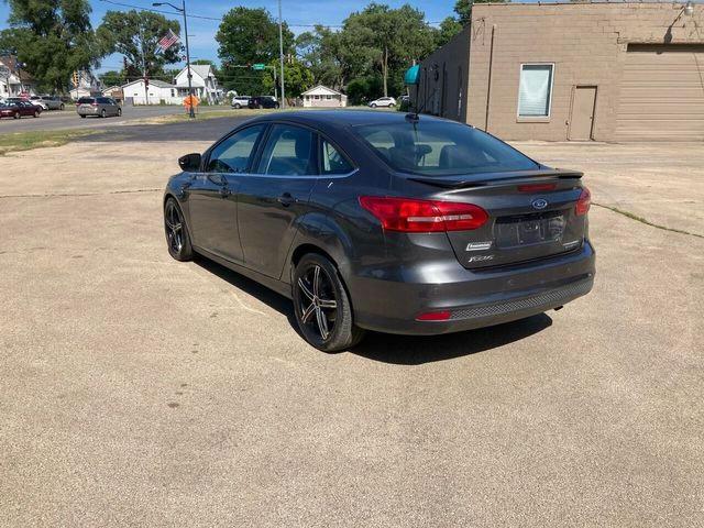 Седаны FORD FOCUS 2015 Серый