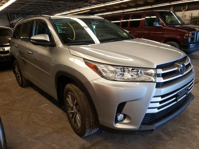 Salvage cars for sale from Copart Wheeling, IL: 2018 Toyota Highlander