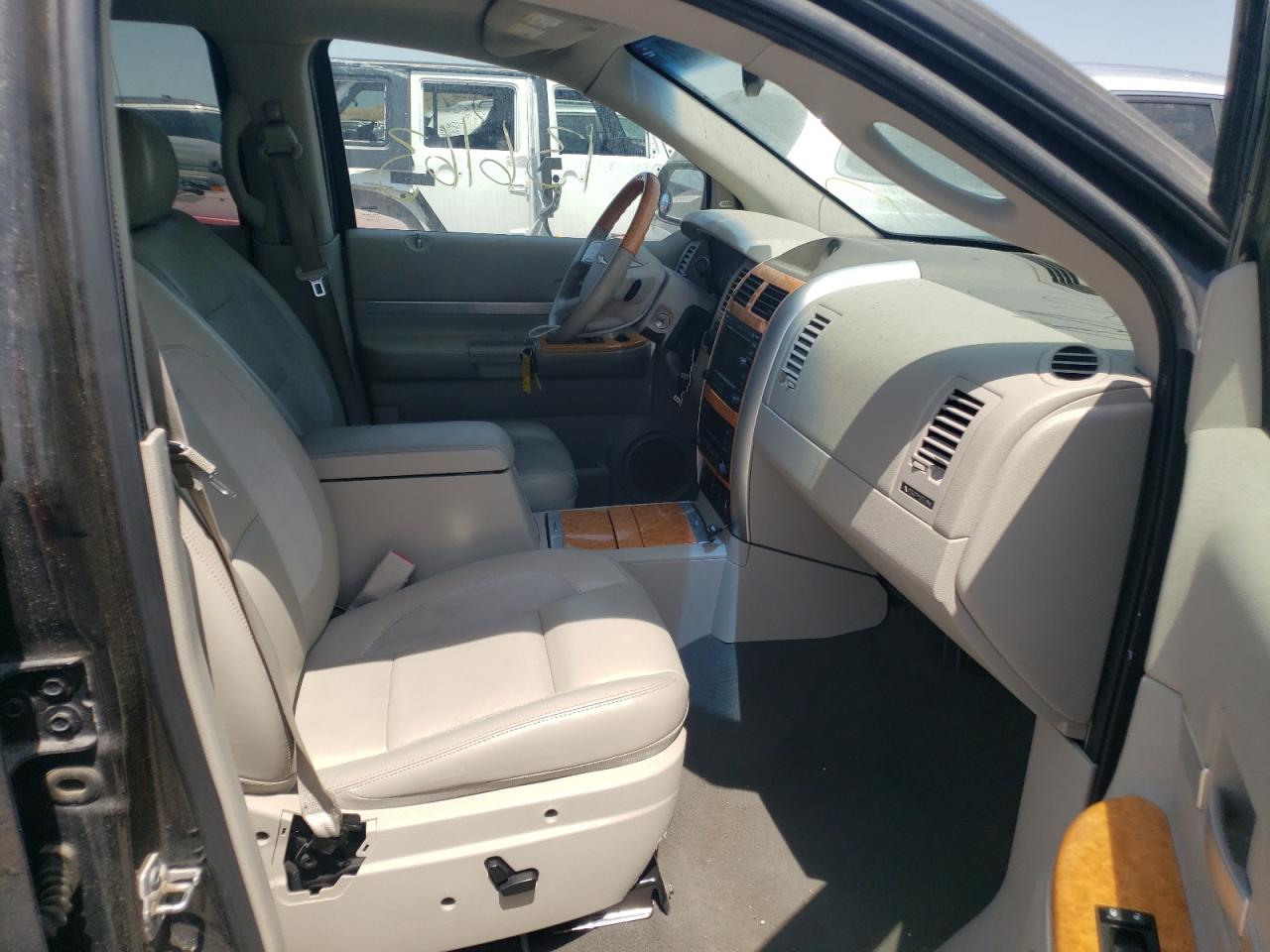 2007 Chrysler Aspen - Image 5