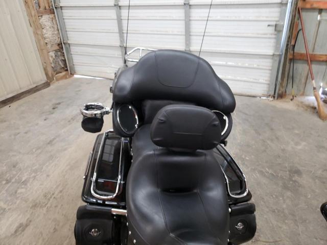 2011 HARLEY-DAVIDSON FLHTCU 1HD1FC416BB668155