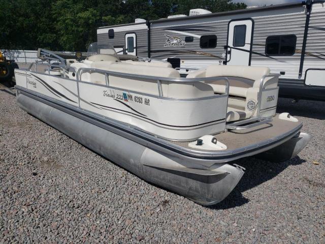 Salvage boats for sale at Avon, MN auction: 2005 Lowe Boat