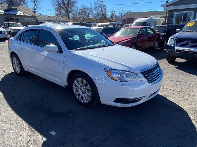 Седаны CHRYSLER 200 2014 Белый