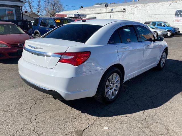 Седаны CHRYSLER 200 2014 Белый