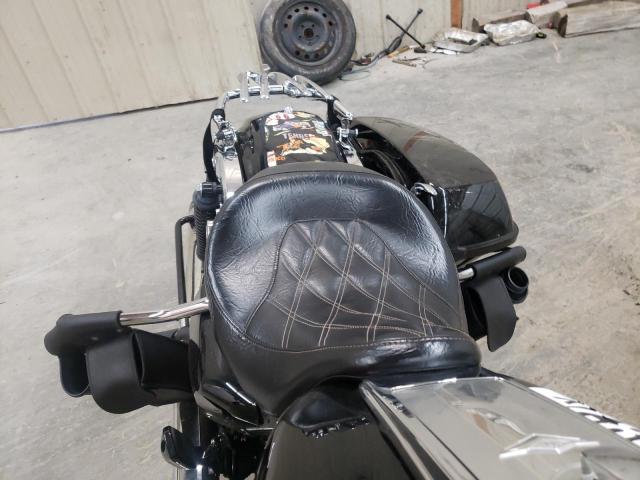 2019 HARLEY-DAVIDSON FLHR 1HD1FBC13KB681246