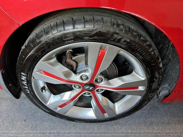 Купе HYUNDAI VELOSTER 2013 Красный