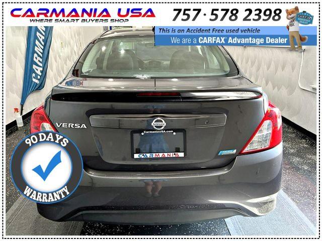 Седани NISSAN VERSA 2016 Сірий